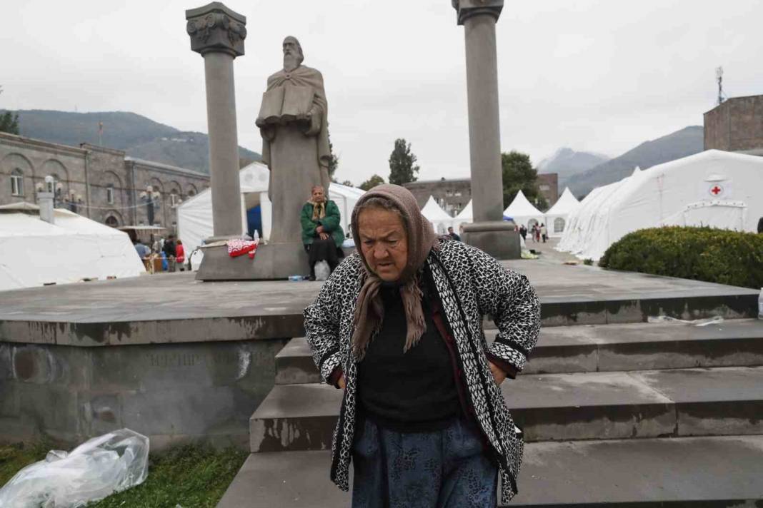 Ermeni vatandaşları Karabağ'ı terk ediyor! 3