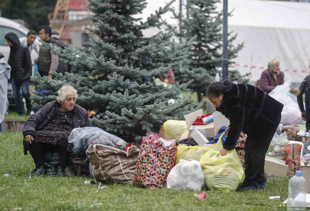 Ermeni vatandaşları Karabağ'ı terk ediyor! 1