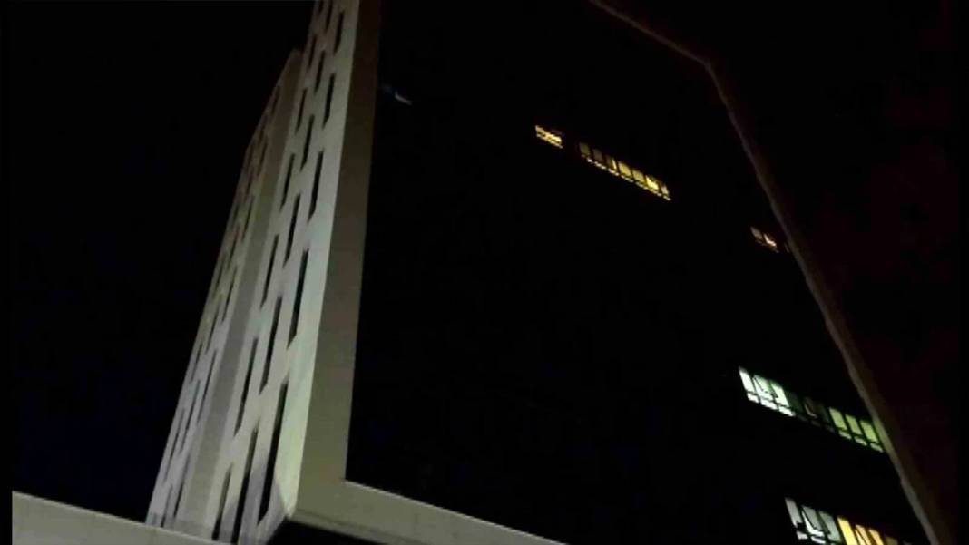 Genç kadının sır ölümü! Plazanın on birinci katından düşerek hayatını kaybetti 2