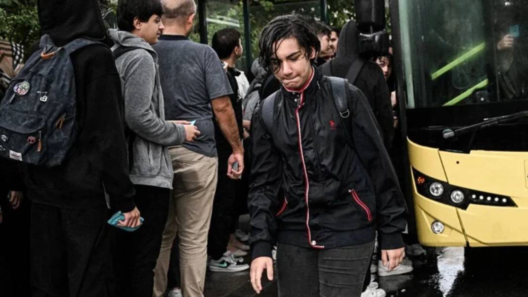 İstanbul'da bir sel felaketi daha! Araçlar sular altında kaldı 3