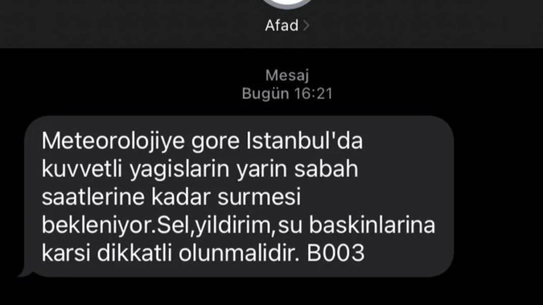 İstanbul'da bir sel felaketi daha! Araçlar sular altında kaldı 1