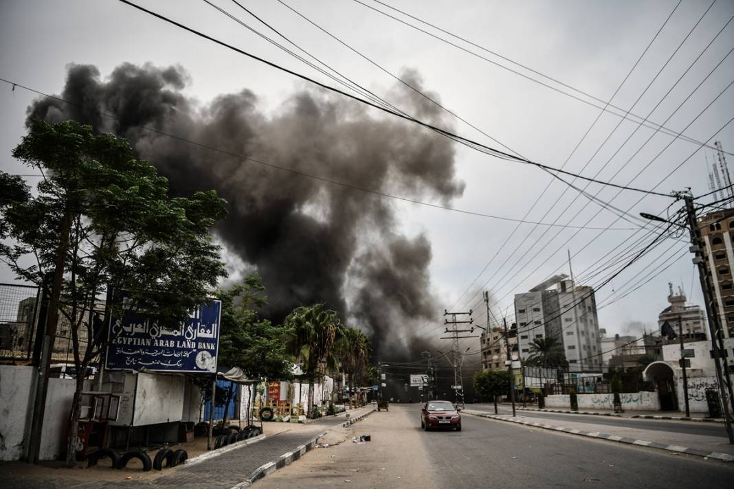 Gazze'den kahreden görüntüler! İsrail bombalar yağdırıyor! 12
