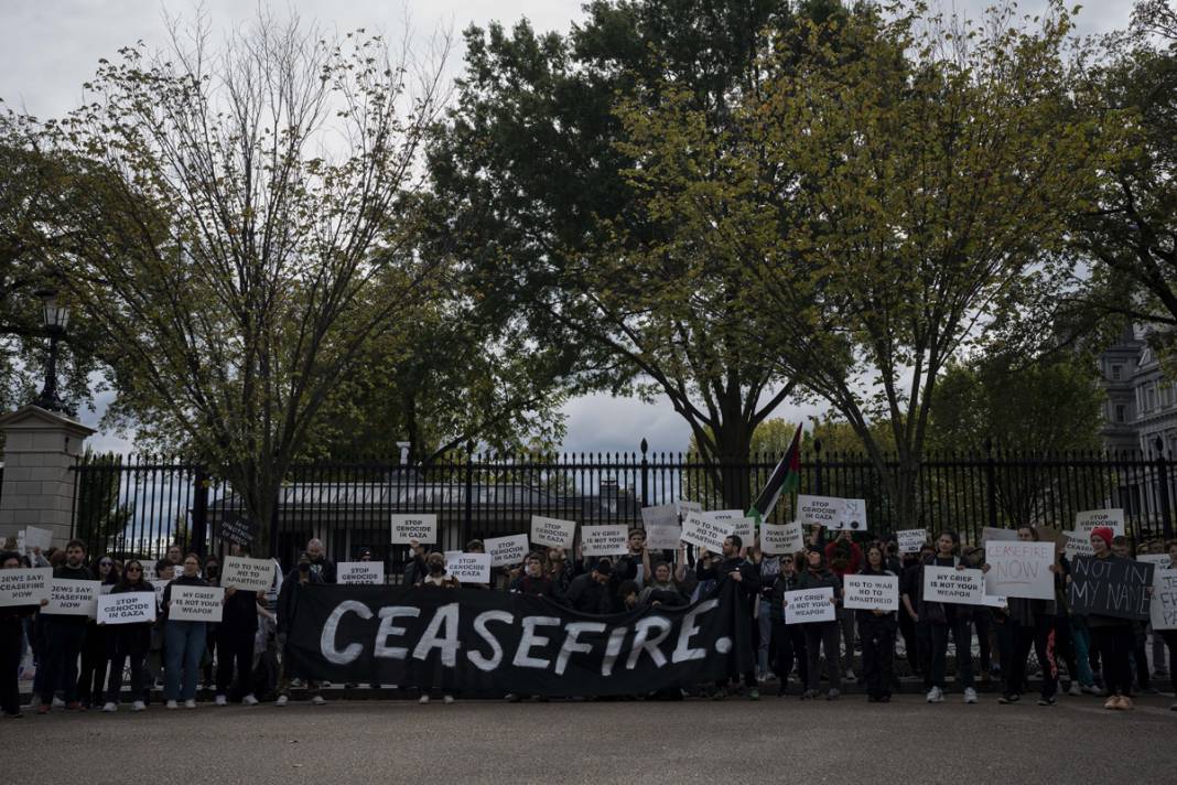 ABD'de yahudi aktivistlerden İsrail protestosu! Beyaz Saray'ı kuşattılar! 3