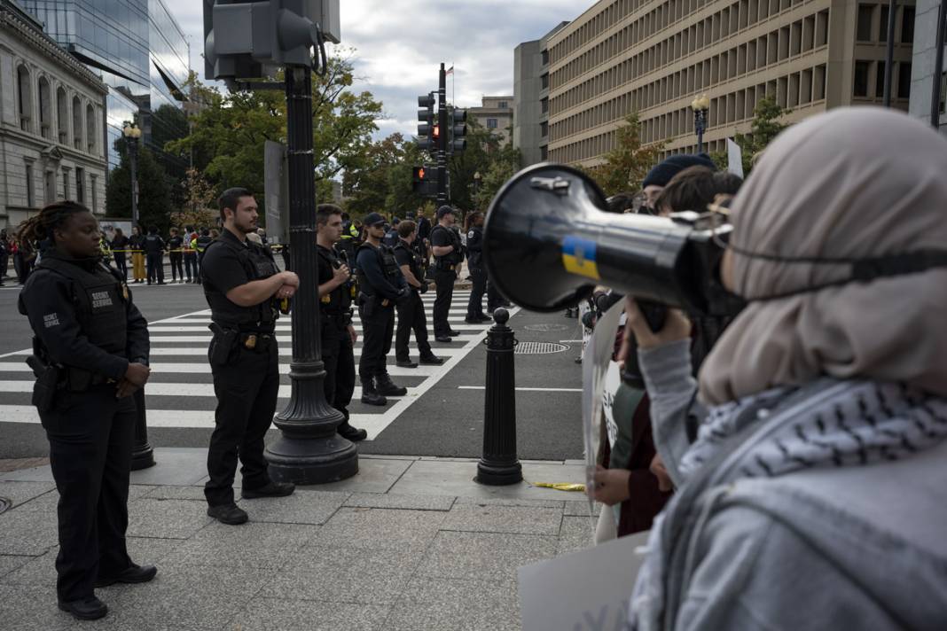 ABD'de yahudi aktivistlerden İsrail protestosu! Beyaz Saray'ı kuşattılar! 2