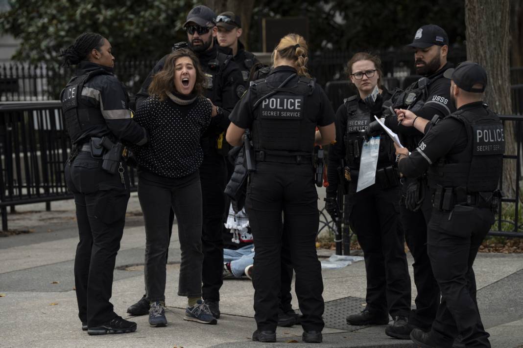ABD'de yahudi aktivistlerden İsrail protestosu! Beyaz Saray'ı kuşattılar! 6