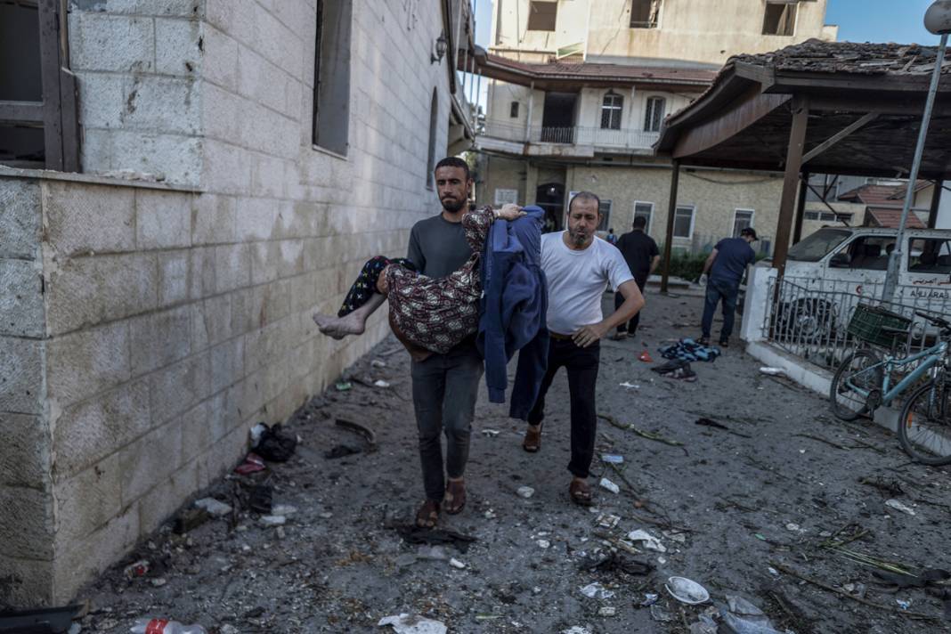 İsrail'in bombaladığı hastanenin içler acısı görüntüleri ortaya çıktı! 14