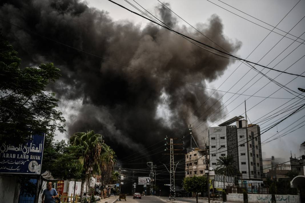 Gazze'den kahreden görüntüler! İsrail bombalar yağdırıyor! 14