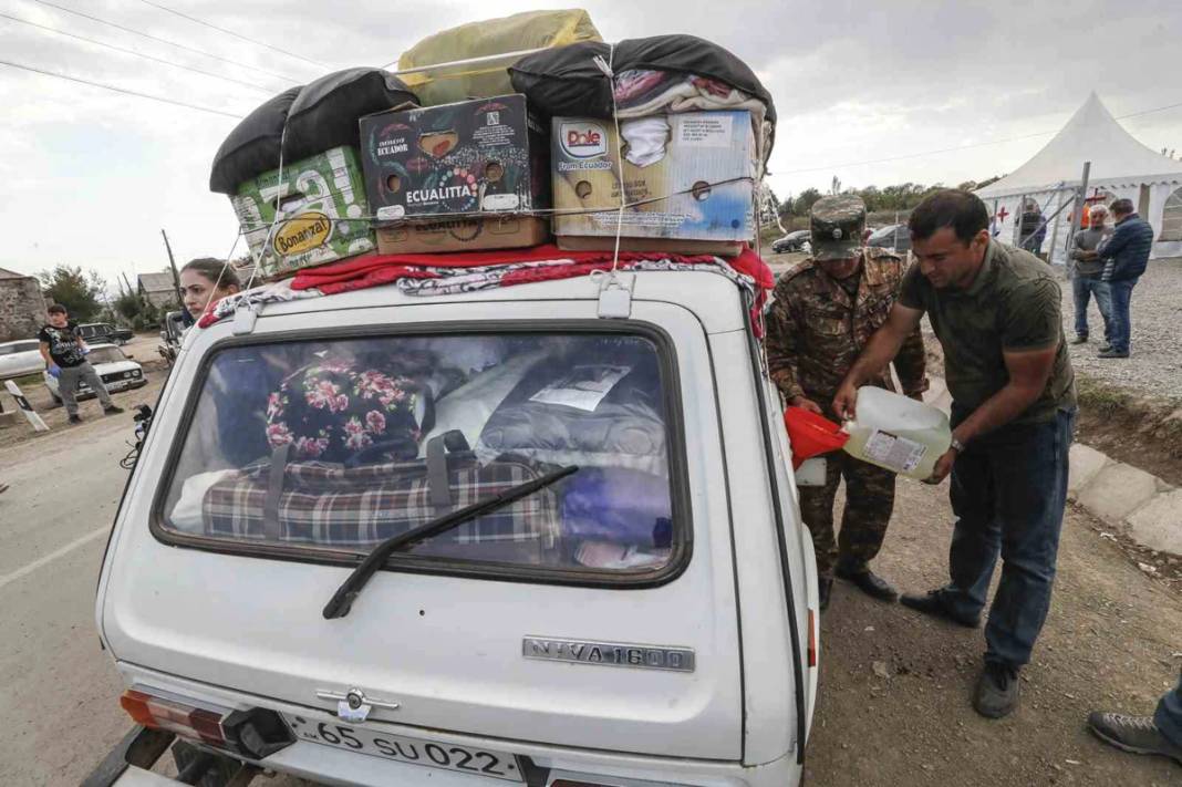Karabağ'da Ermeniler toplu göç gerçekleştirdi! 1