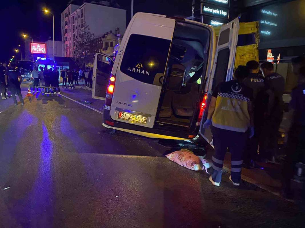 Antalya'da korkunç kaza! İki ölü dokuz yaralı 4