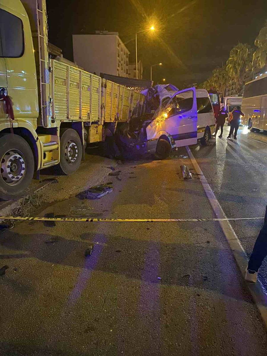 Antalya'da korkunç kaza! İki ölü dokuz yaralı 1