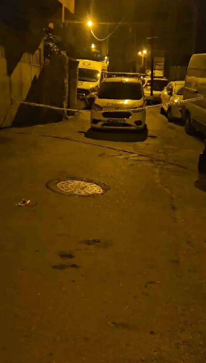 İstanbul'da sokak ortasında silahlı çatışma! 10