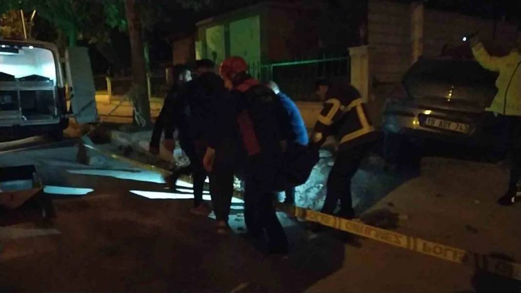 Çorum'da kan donduran kaza! Araba hurdaya döndü, 3 kişi hayatını kaybetti 3