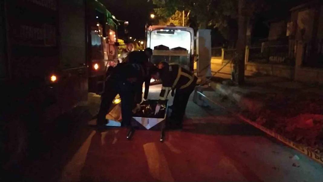 Çorum'da kan donduran kaza! Araba hurdaya döndü, 3 kişi hayatını kaybetti 2