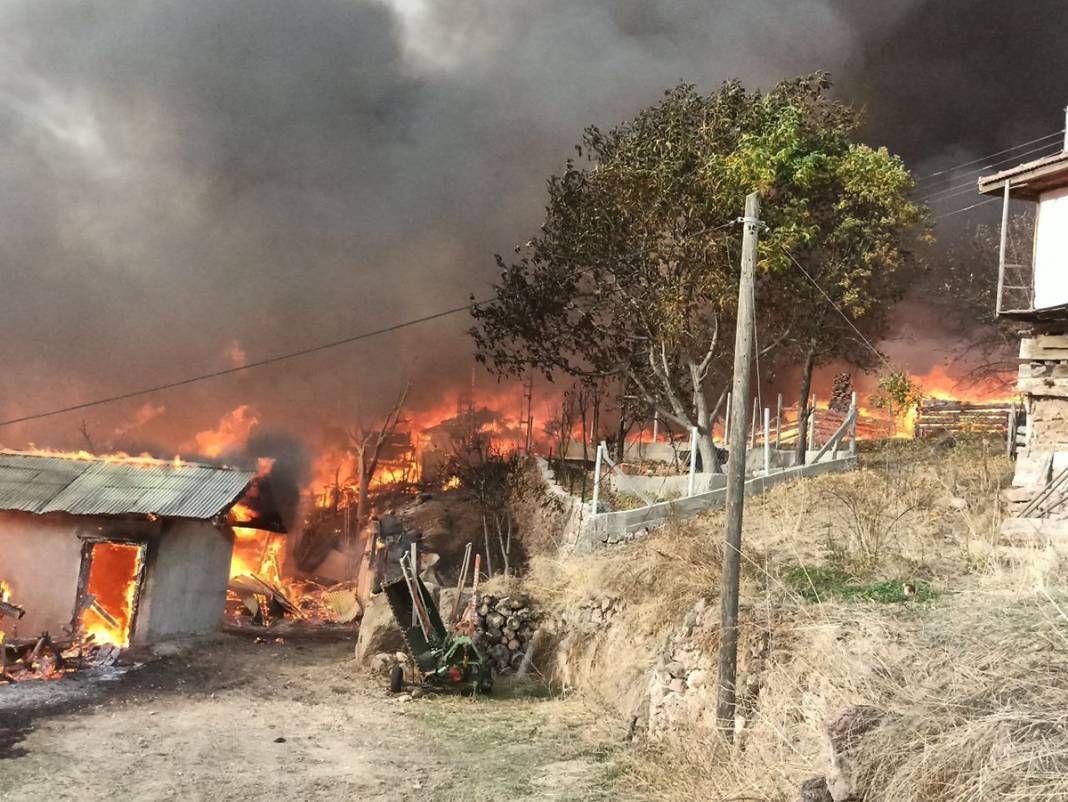 Kastamonu'da yangın felaketi! Tam 40 evi yaktı geçti! 4