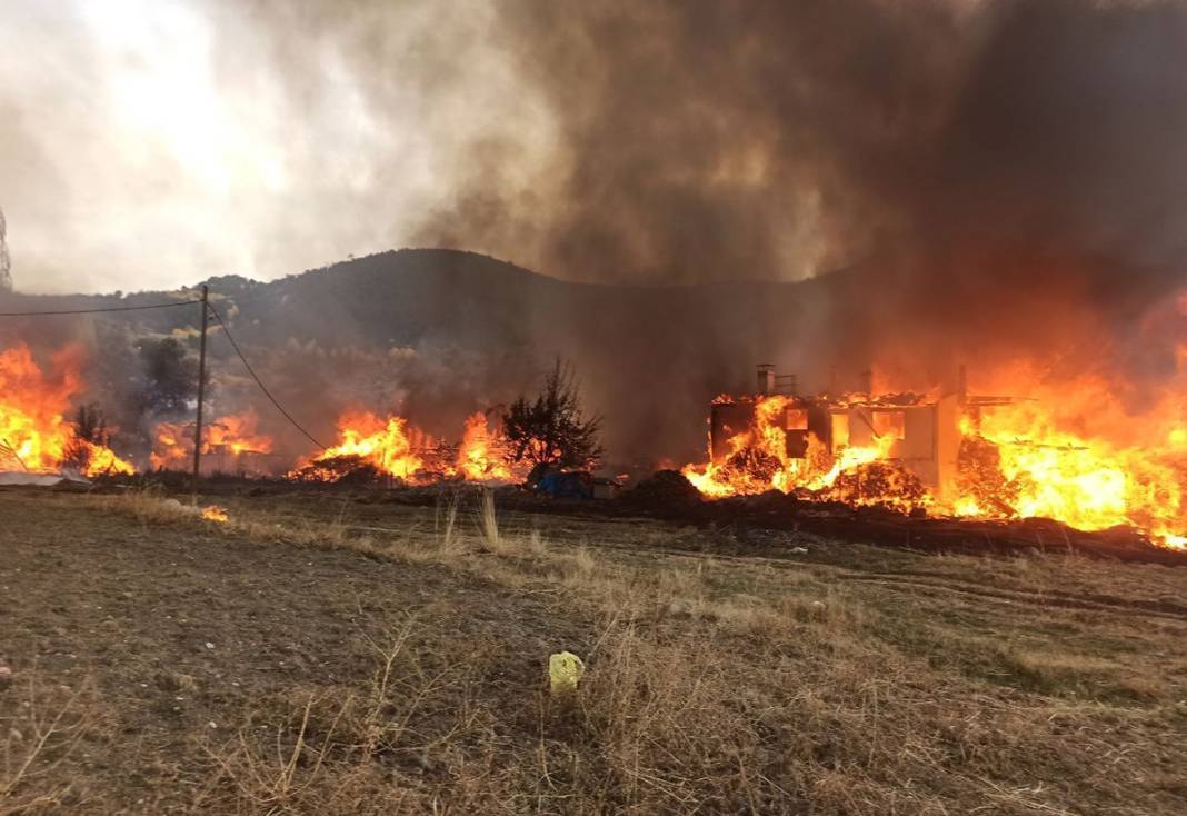 Kastamonu'da yangın felaketi! Tam 40 evi yaktı geçti! 3
