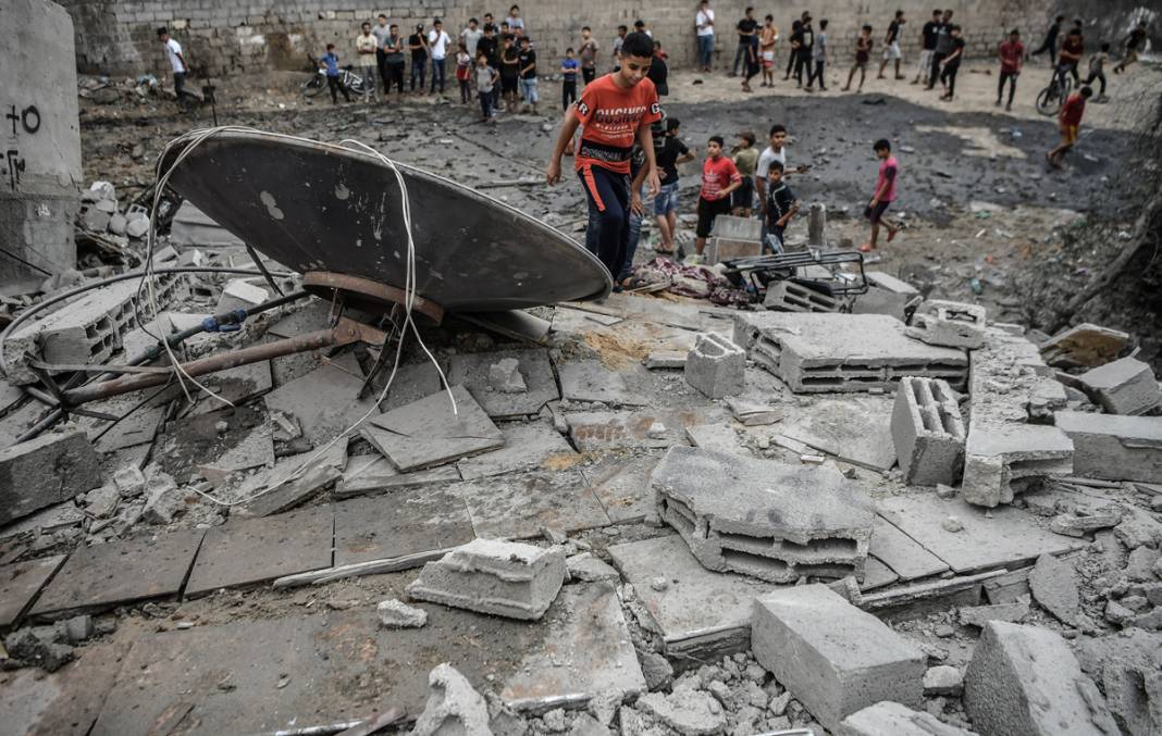 Gazze'den kahreden görüntüler! İsrail bombalar yağdırıyor! 9