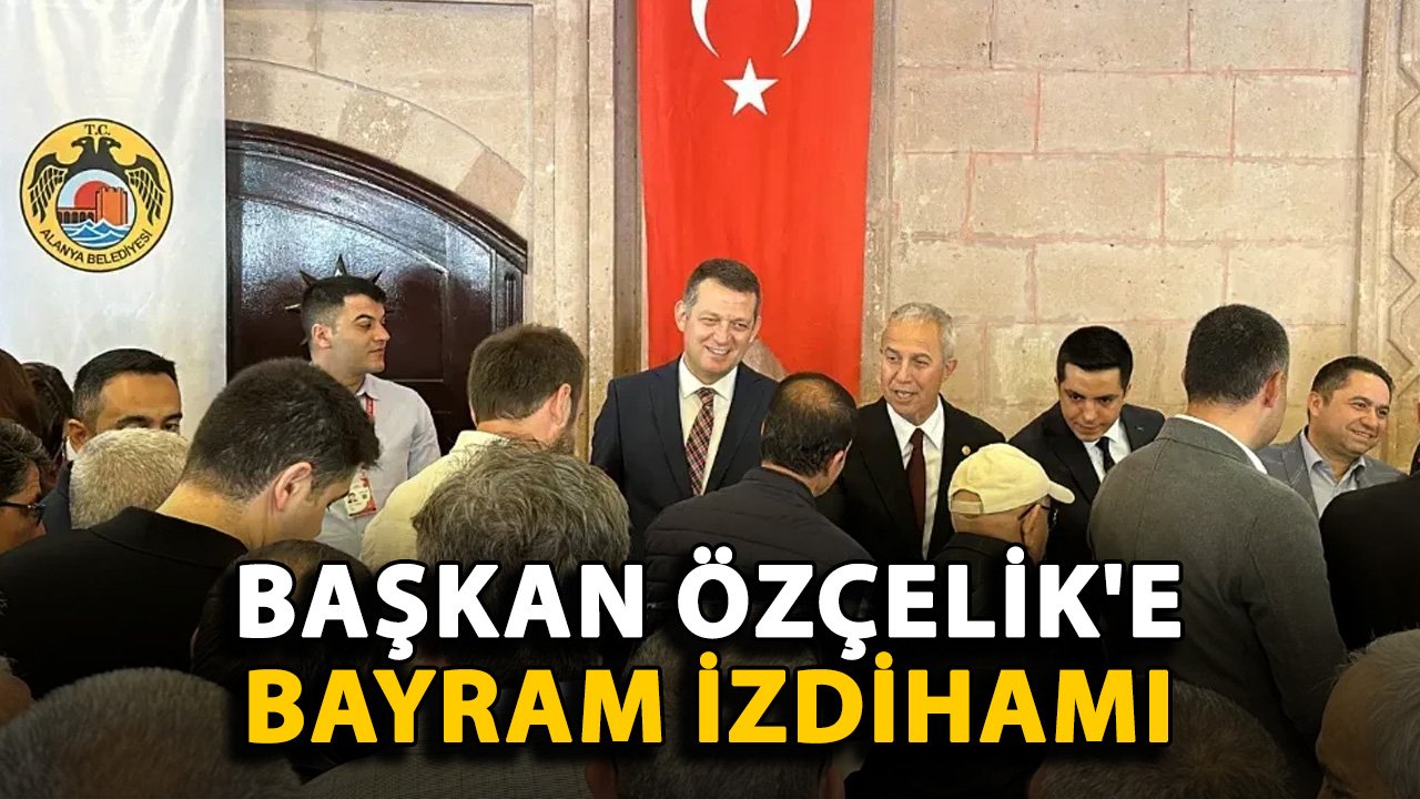 Başkan Özçelik'e bayram izdihamı