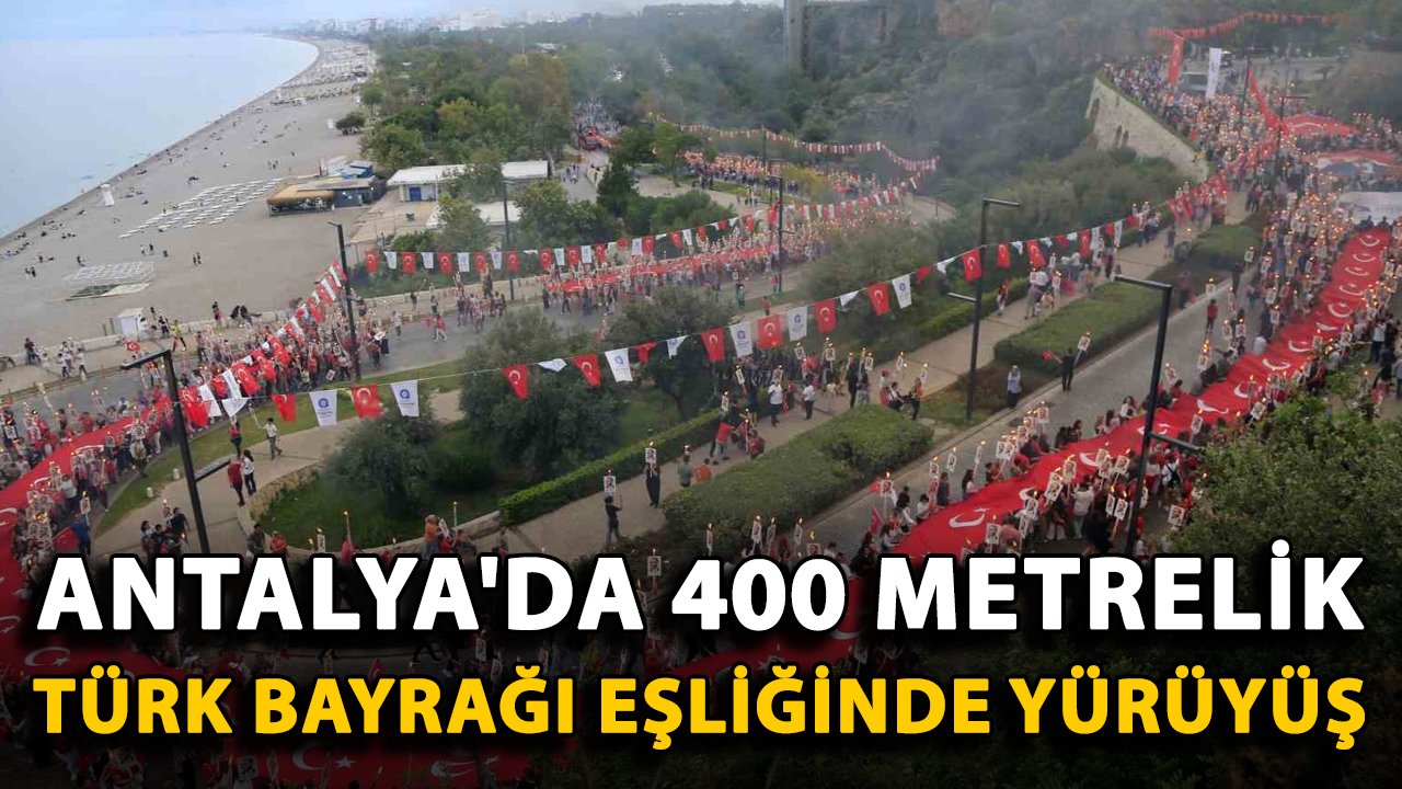 Antalya'da 400 metrelik Türk bayrağı eşliğinde yürüyüş