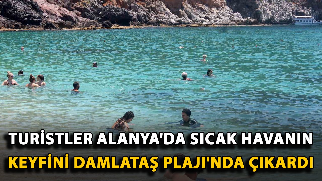 Turistler Alanya'da sıcak havanın keyfini Damlataş Plajı'nda çıkardı