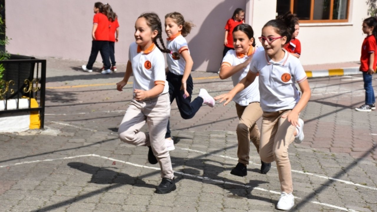 Öğrenciler dikkat 12 gün tatilin tarihi belli oldu…