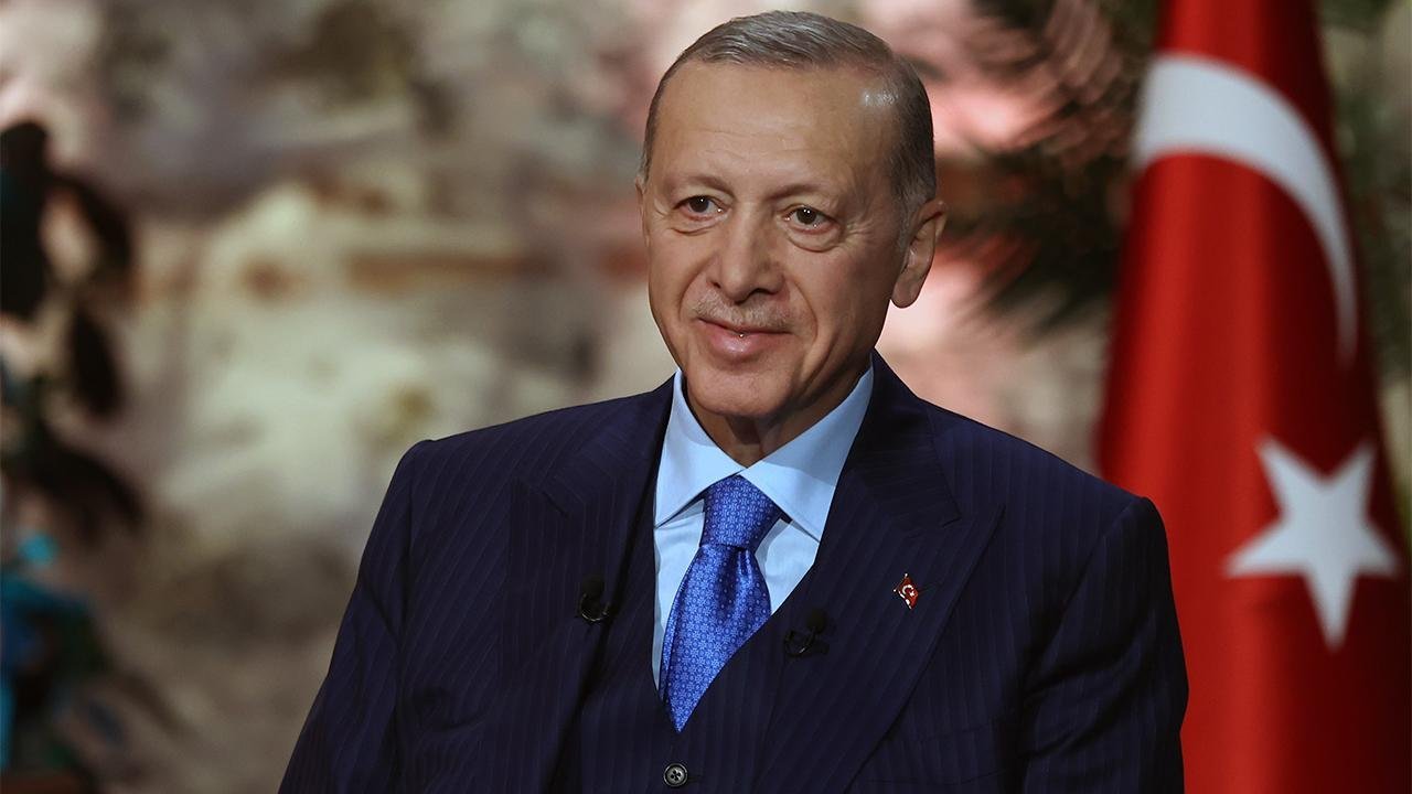 KÖK MAAŞ ONAYLANDI! Zam Bekleyen Emeklilere Cumhurbaşkanı İmzası Yakıştı! Emeklilere Maaş Artışı Haberi Geldi!