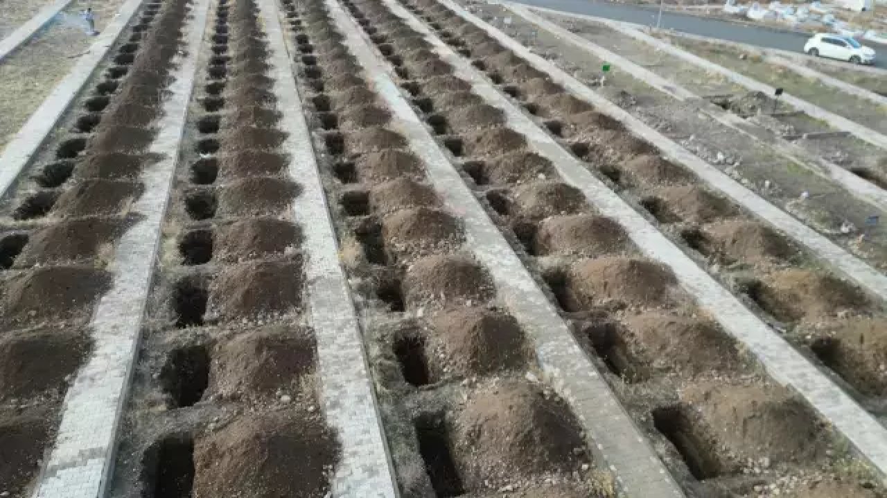 Şaşkına çeviren hazırlık! Hemen 500 mezar hazırlandı