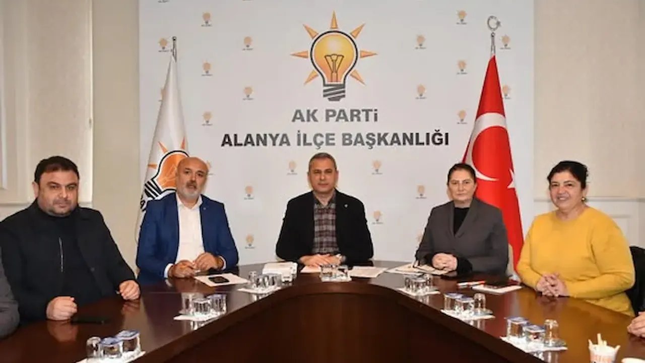 AK Parti Alanya yönetimi toplandı