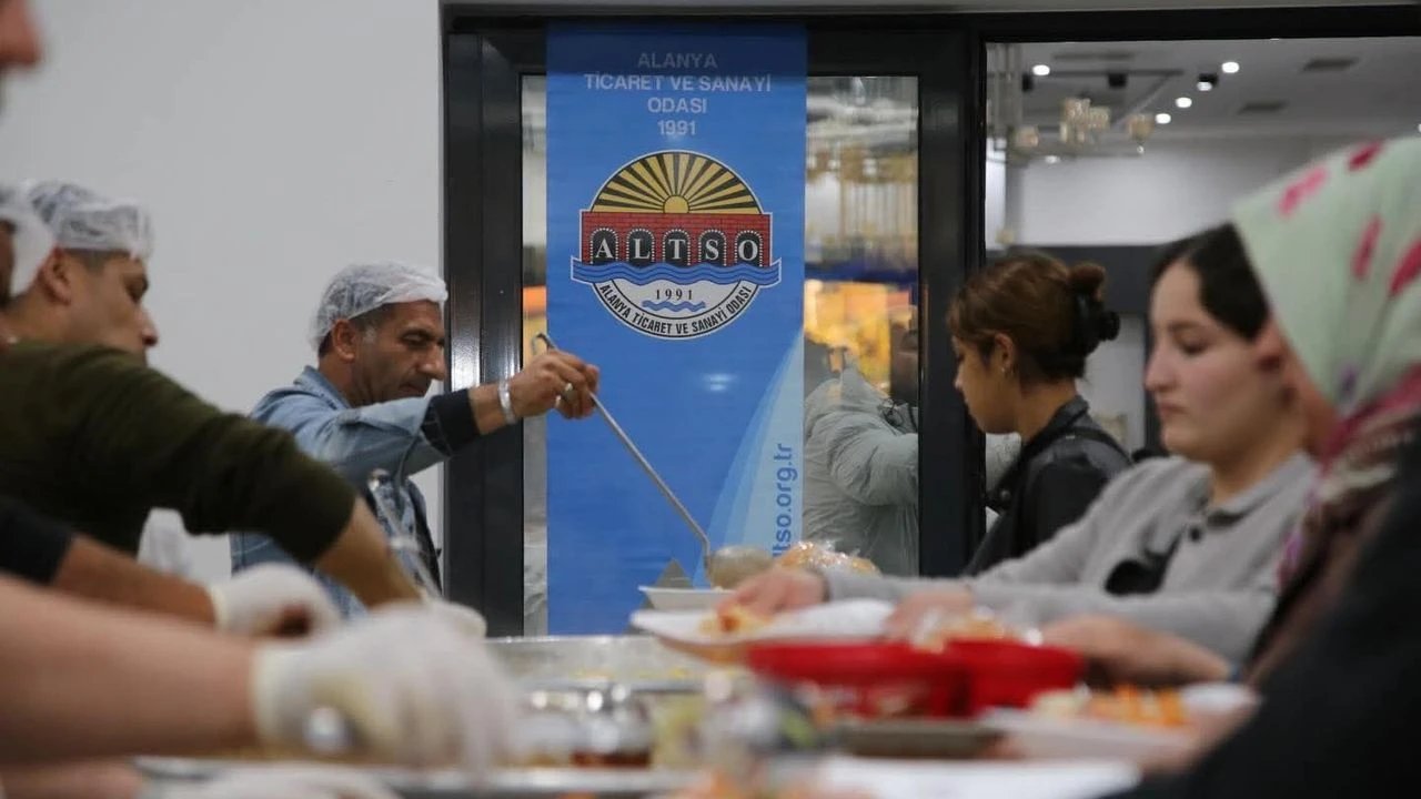 ALTSO iftar sofrasında vatandaşla bir araya geldi