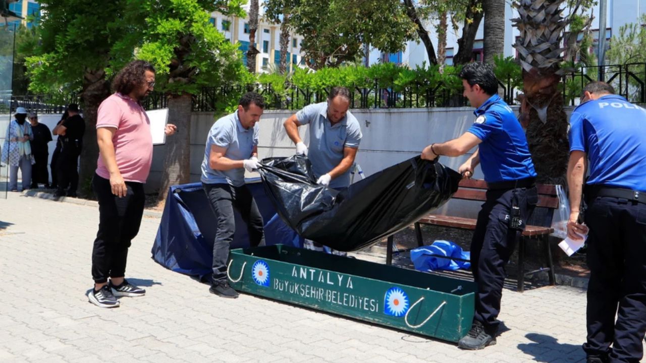 Antalya Adliyesi Önünde Acı Ölüm