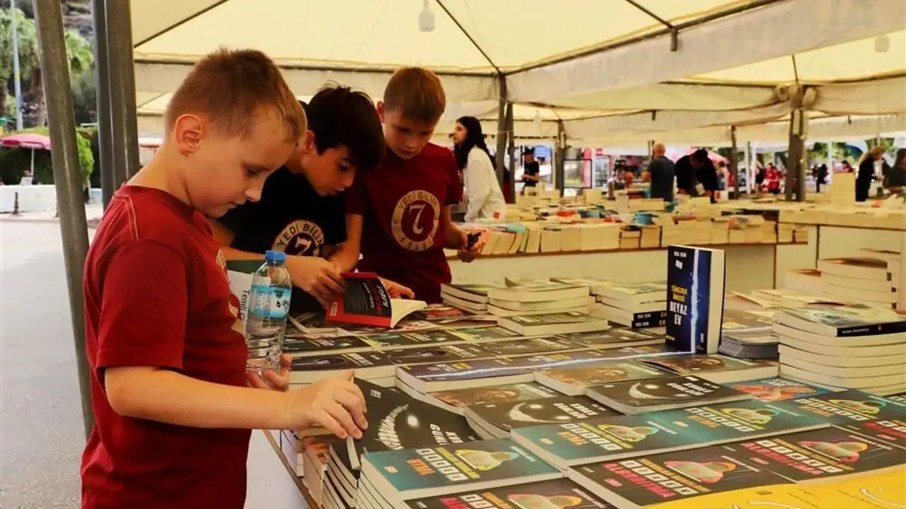 Alanya Kitap Fuarı başladı: Eski Belediye Binası arkasında 10 gün sürecek kültür şöleni