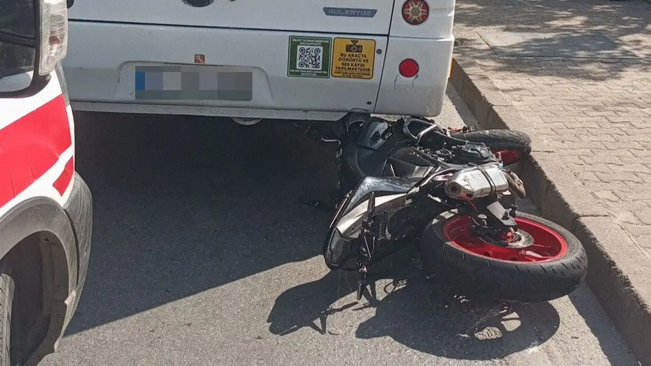 Alanya’da polis kovalamacası kazayla bitti: Halk otobüsüne çarptı