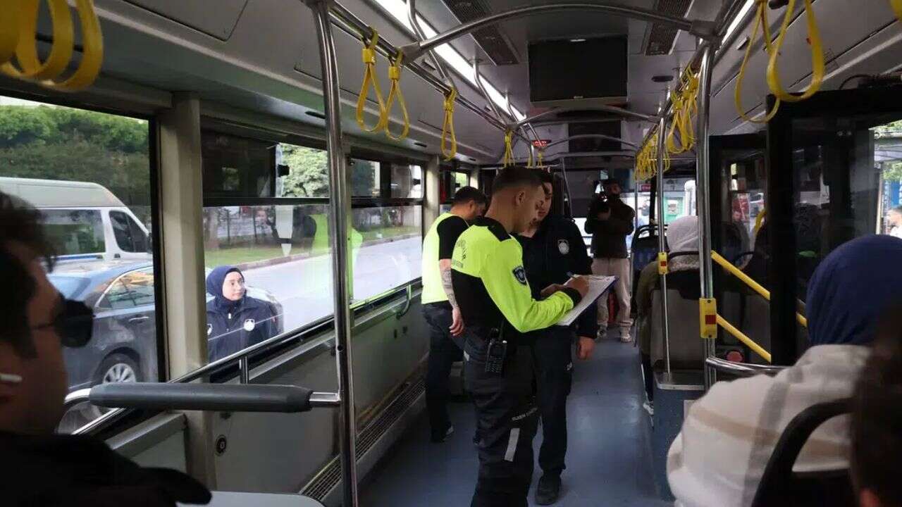 Antalya’da Yağmur Suyu Sızdıran Halk Otobüsünün İşletmecisine Ceza Kesildi