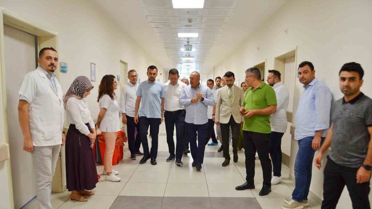 Eski bakan Mevlüt Çavuşoğlu: Alanya'ya yeni sağlık hizmetlerinin takipçisiyiz
