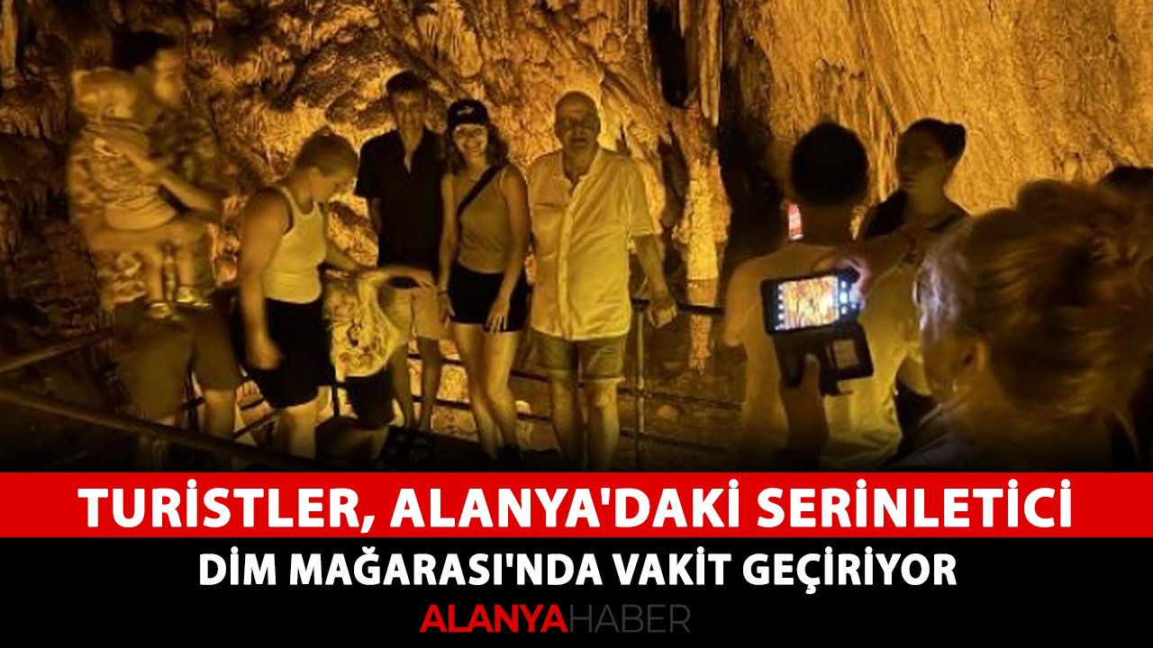 Turistler, Alanya'daki serinletici Dim Mağarası'nda vakit geçiriyor
