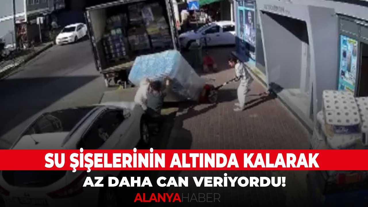 Su şişelerinin altında kalarak az daha can veriyordu!