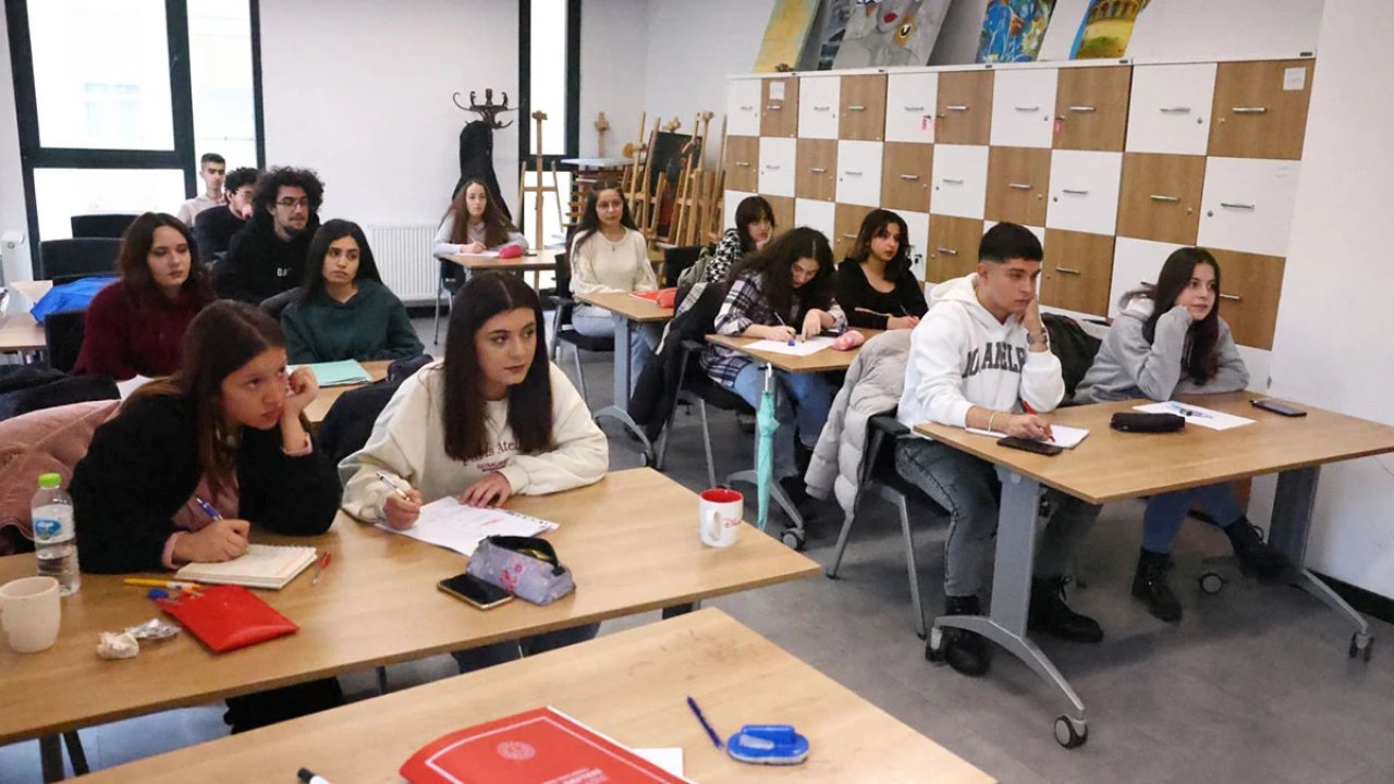 MEB'den yeni karar: "merdiven altı" kurslar kapatılıyor