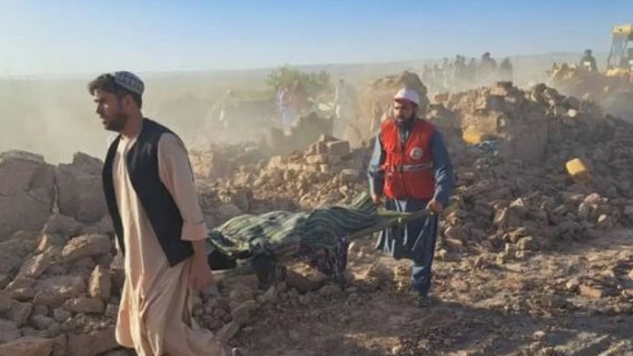 Afganistan'da peş peşe iki deprem!