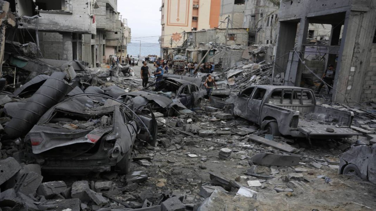 Gazze'den kahreden görüntüler! İsrail bombalar yağdırıyor!