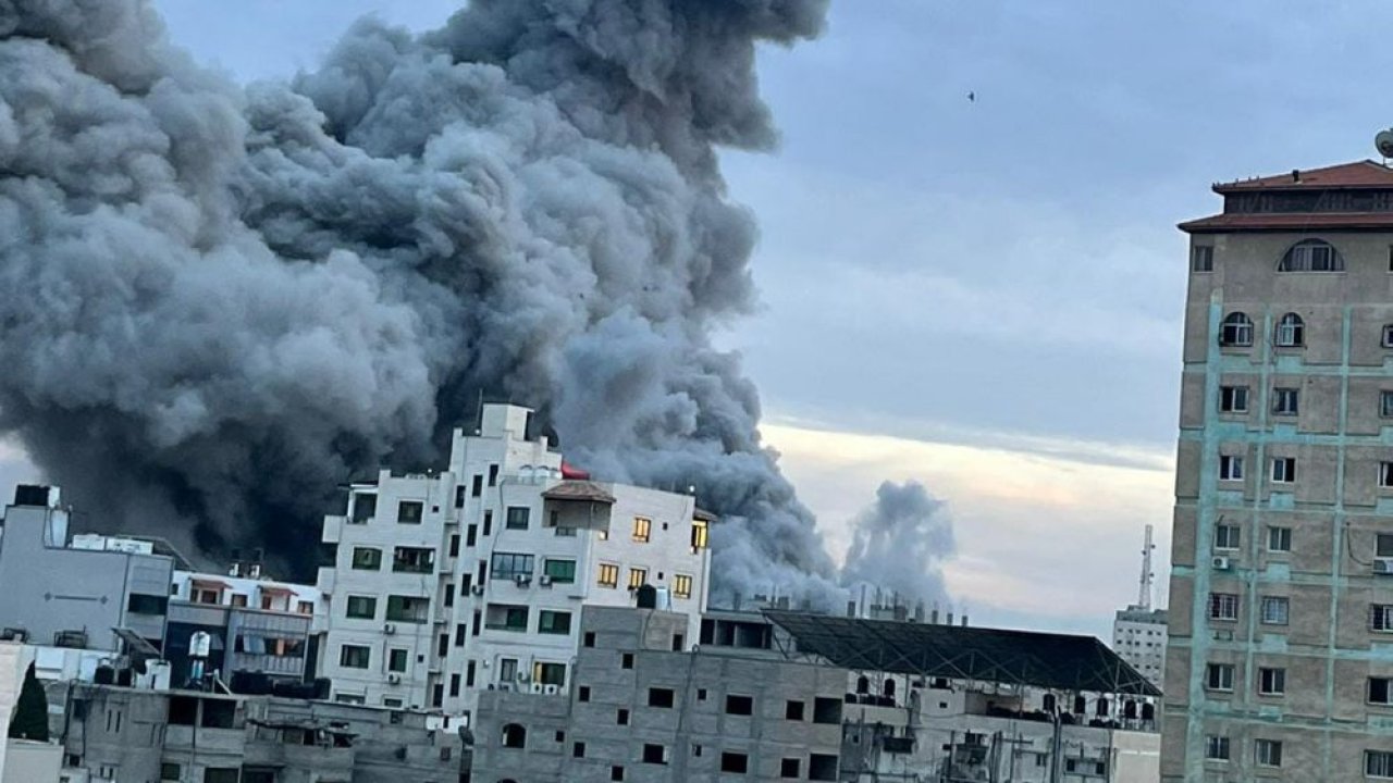 Gazze'ye denizden de roket yağmuru