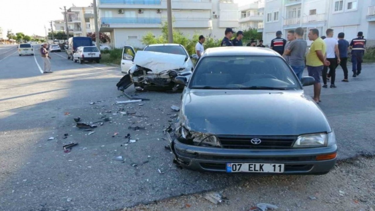 Kontrolsüz Kavşakta Kaza; 8 yaralı