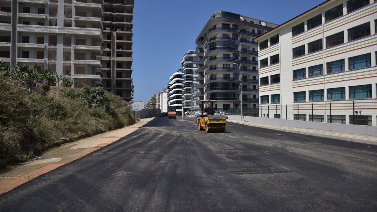 Alanya Belediyesi Fen İşleri Müdürlüğü, asfalt çalışmalarına aralıksız devam ediyor