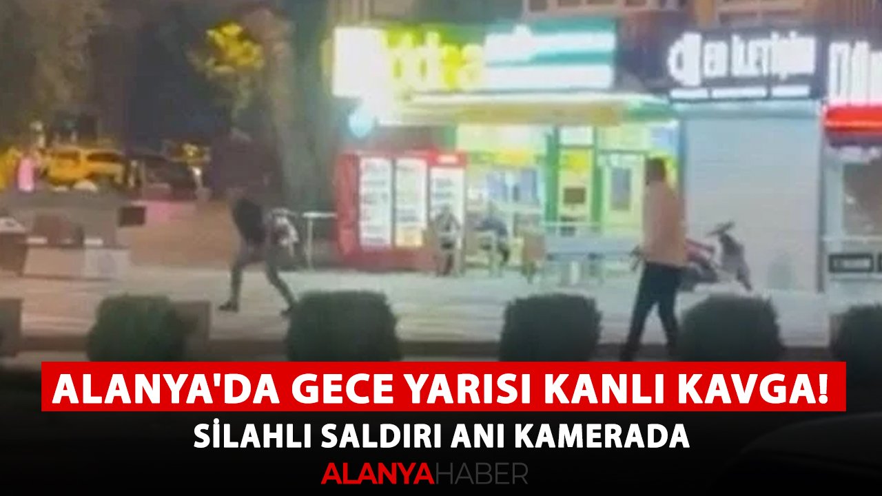 Alanya'da gece yarısı kanlı kavga! Silahlı saldırı anı kamerada