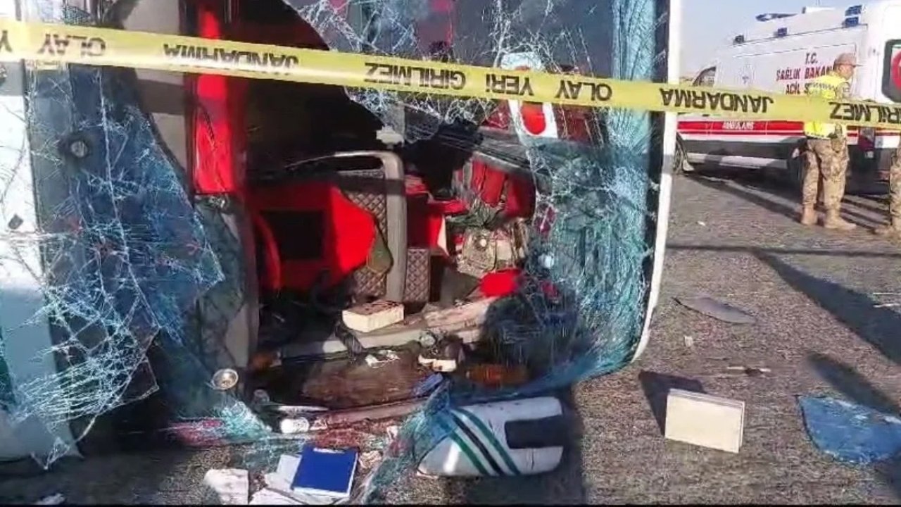 Şanlıurfa'da katliam gibi kaza: 2 ölü, 25 yaralı