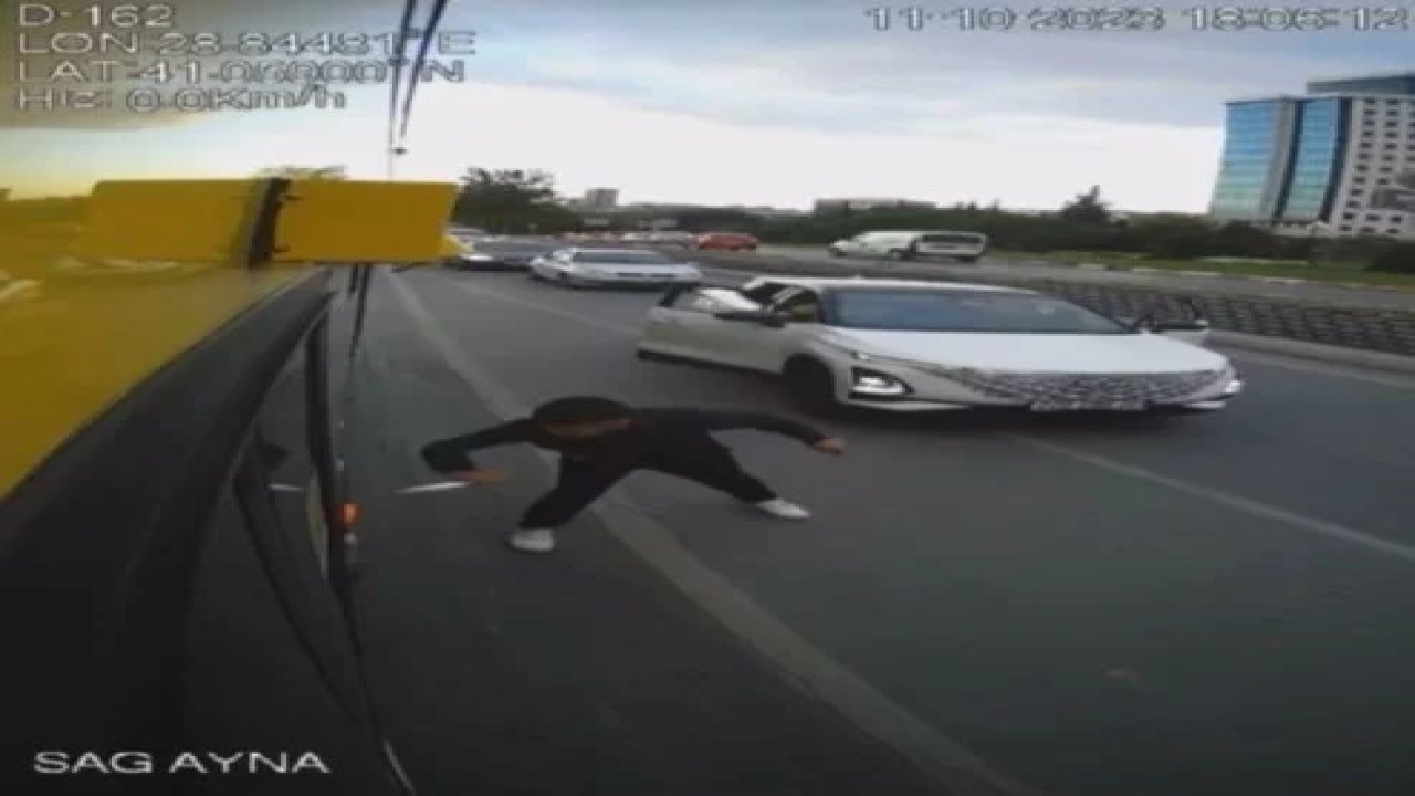 İstanbul'da İETT şoförüne bıçakla saldırdı!