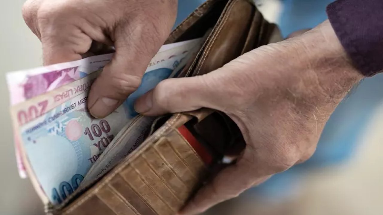 Emeklilere müjde! 5000 TL emekli ikramiyesi şartları belli oldu!