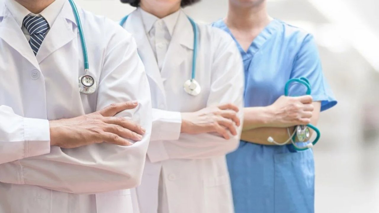 Sağlık Bakanlığı kamuda çalışacak doktor bulamıyor!