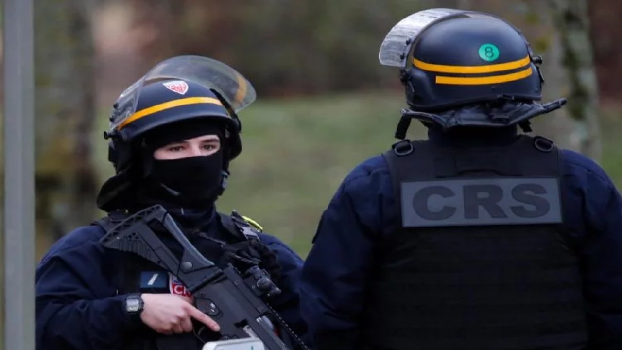 Fransa'da bomba ihbarı! Dört havalimanı boşaltıldı!