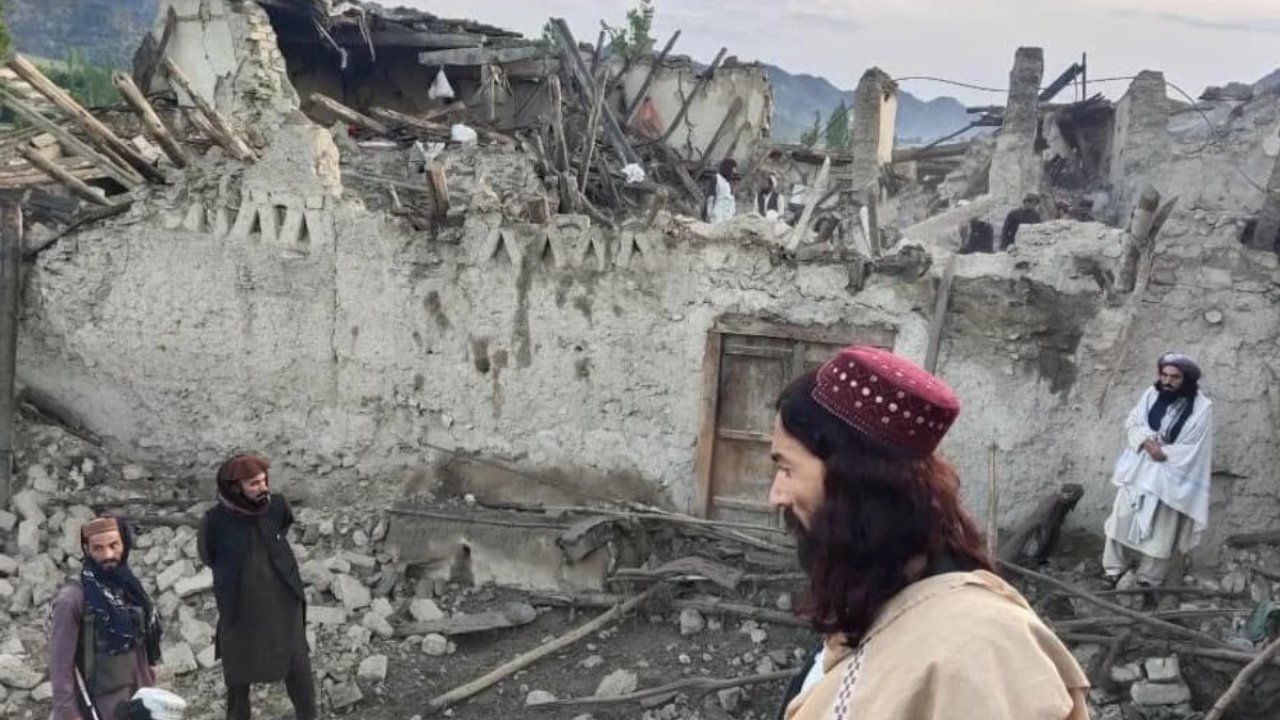 İran'da 4.9 büyüklüğünde deprem!