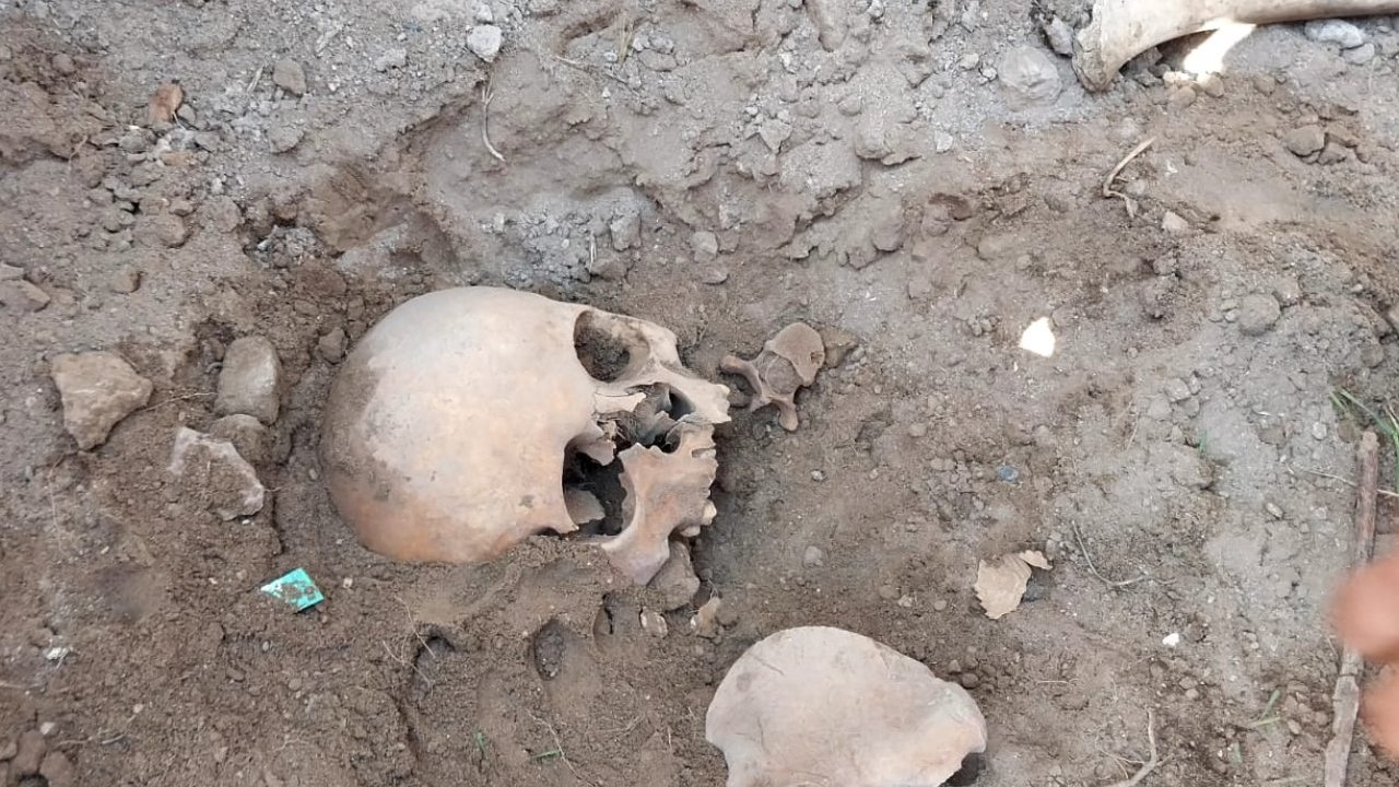 Altyapı çalışması yapılan okulun bahçesinde insan kemikleri bulundu!