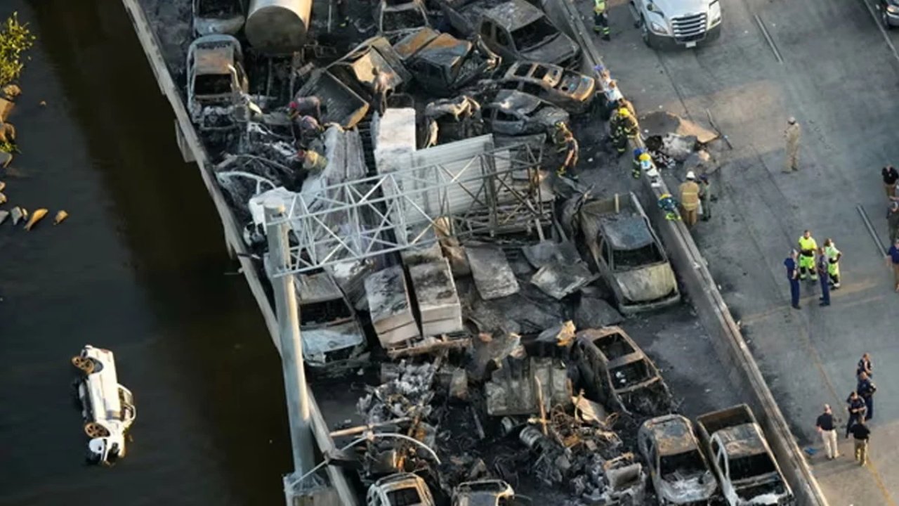 ABD'de zincirleme kaza! 7 kişi hayatını kaybetti 25 kişi yaralandı